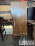 wood dresser 6 drawer and hooks on door that opens