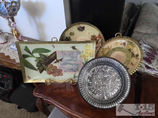 4 Decorative Plates with Stands