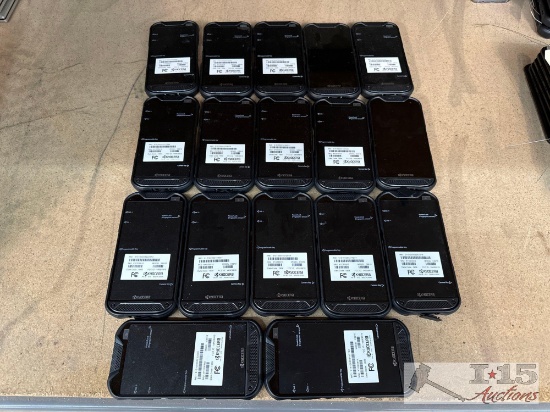 (17) Kyocera Verizon Cell Phones