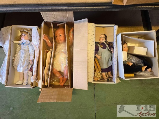 (4) Dolls