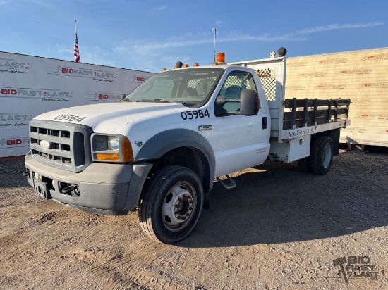 2005 Ford F-450 4x4 (GAS MOTOR)