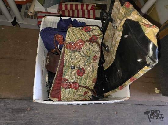 Hand Bags, Purses, and Wallets
