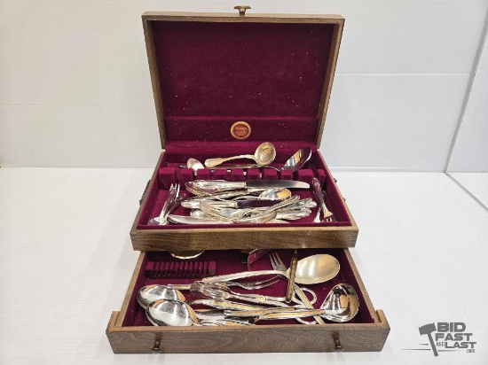 Naken Silverware Chest