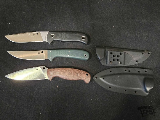 (3) Spyderco Knives and (2) Sheaths