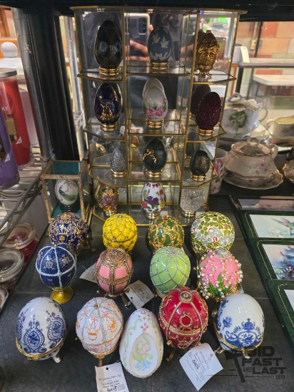 (26) Porcelain Eggs Collection