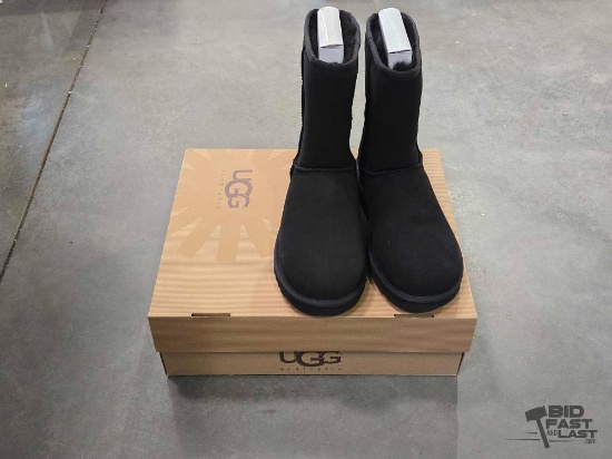 NEW!!! Uggs Classic Short Black Boots