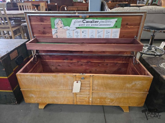 Finer Cavalier Red Cedar Chest
