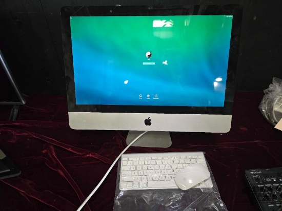 iMac with Wireless Keyboard and Mouse