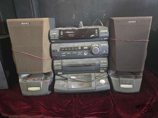 Sony LBT-D390 5 CD Changer with Speakers