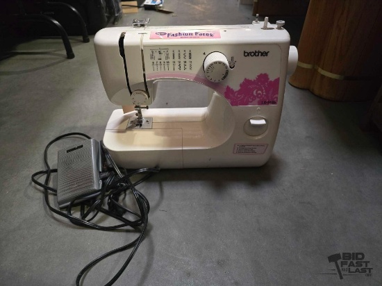 Brother LX-3125 Sewing Machine
