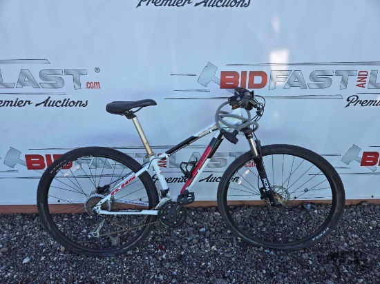 Aguila 9-Speed Mountain Bike with 29" Wheels