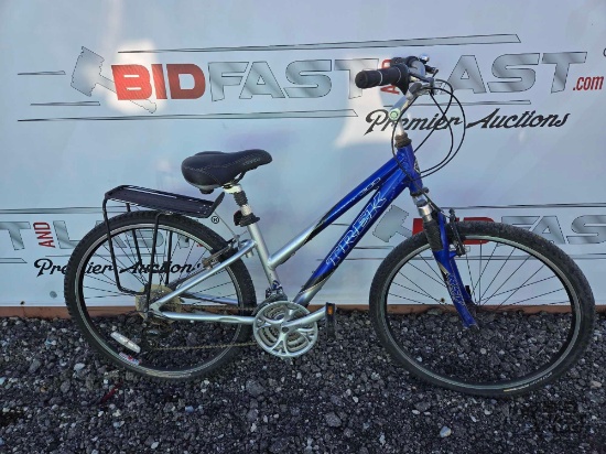 Trek Navigator 300 8-Speed Mountain Mike with 26" Wheels
