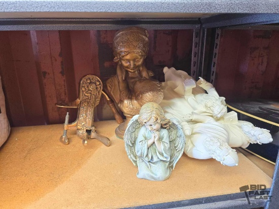 Figurines & Decor