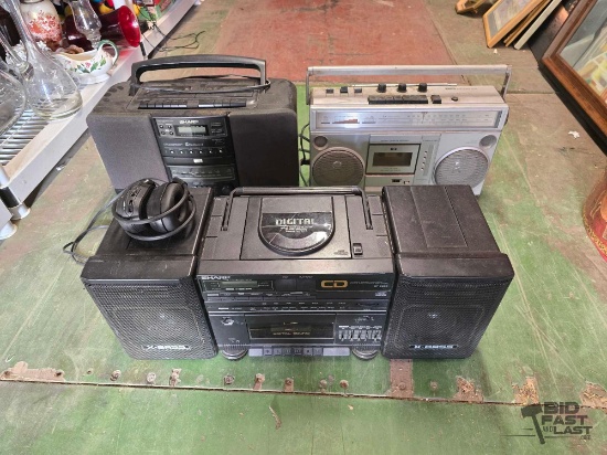 Am/Fm Portable Stereos & Headphones