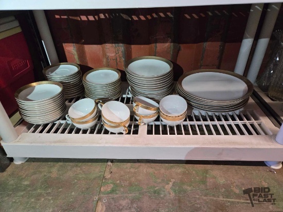 Kutani Fine China Dinnerware Set