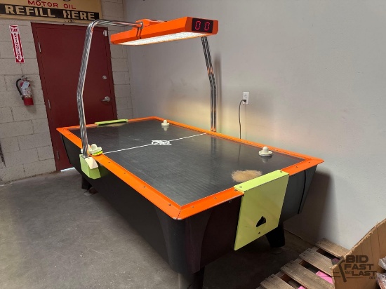 Dynamo Arcade Air Hockey Table  Fully Operational!