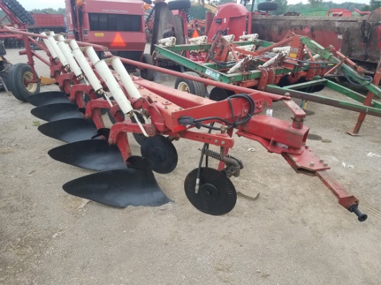 International 720 5btm. ARS Plow