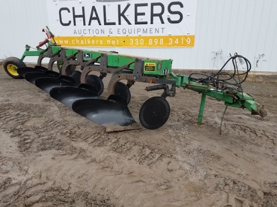 John Deeere 2810 5btm. Plow