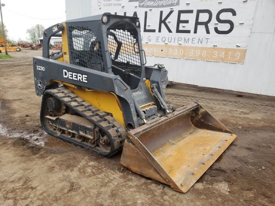 John Deere 323D Skidsteer