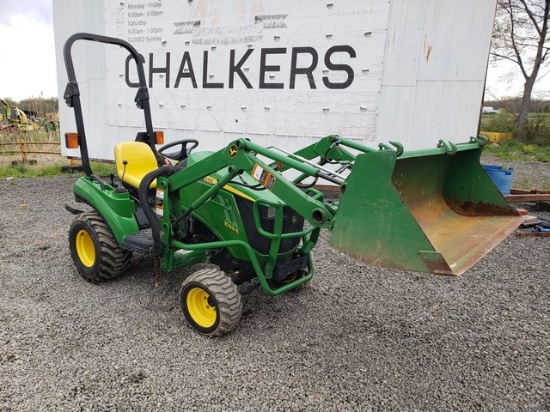 John Deere 1023 E 4x4 w/ldr.