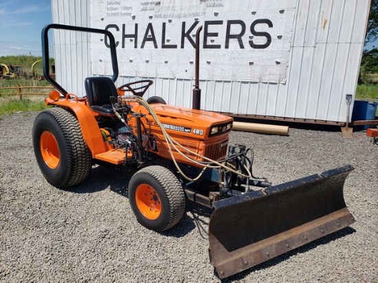 Kubota B9200 4x4 w/Front Blad