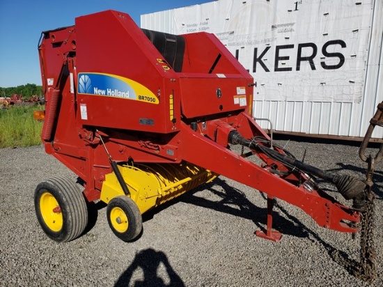 New Holland BR7050 Round Baler