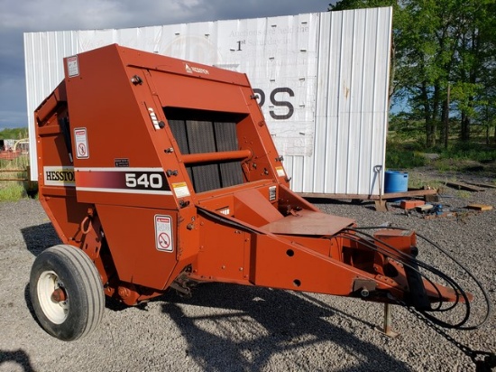 Hesston 540 Round Baler
