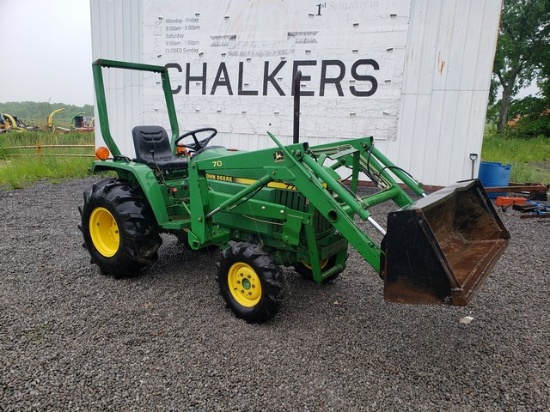 John Deere 770 4x4 w/Ldr