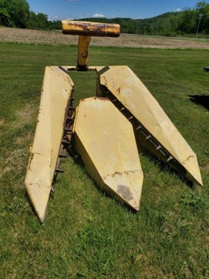 New Holland 770 2 row Corn Head