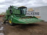 John Deere 7720 Combine w/6 row Corn Head