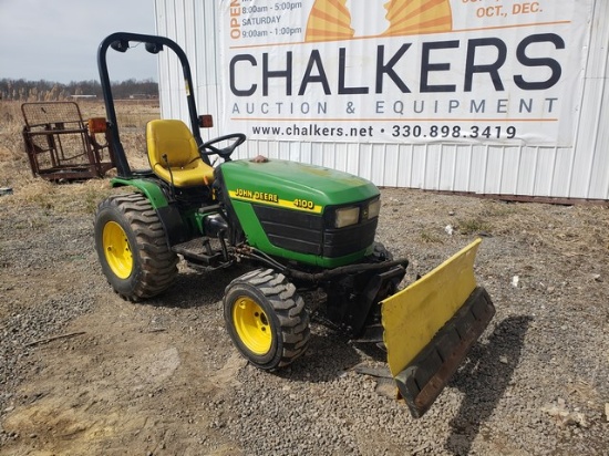 John Deere 4100 4x4 w/Front Blade