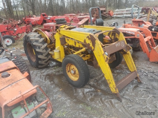 Massey Ferguson IND 20 w/Ldr