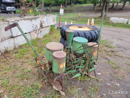 John Deere 246 2row 3pt. Corn Planter w/Markers