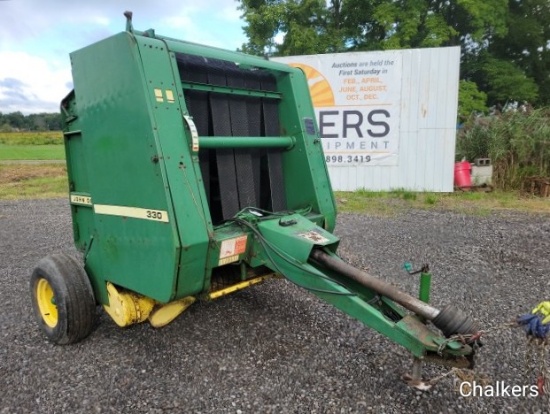 John Deere 330 Round Baler  4x4 bale