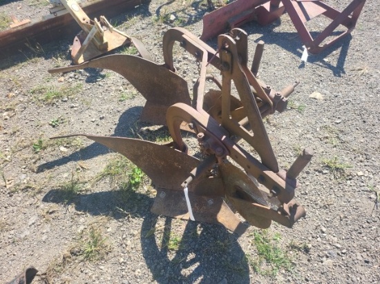 Dearborn 2btm. 3pt. Plow