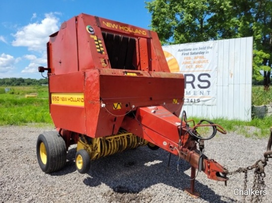 New Holland 650 Round Baler