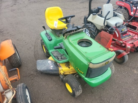 John Deere LX277 Riding Mower/Needs Hood