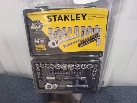32 PC Stanley Tool Set