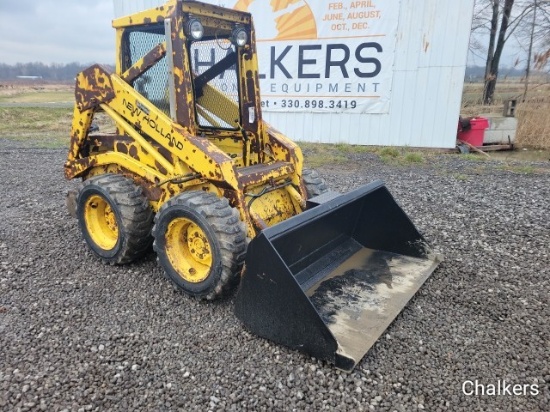 New Holland L325 Gas Skidsteer