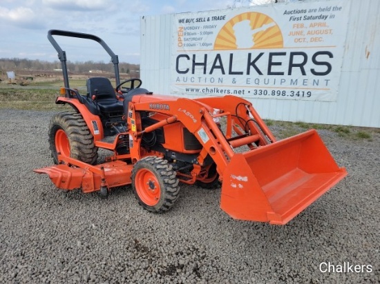 Kubota B3200 4x4 w/Ldr/Mower