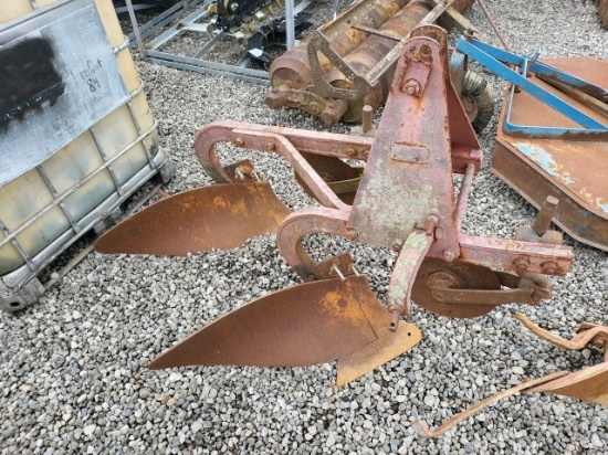 Dearborn 2btm. 3pt. Plow