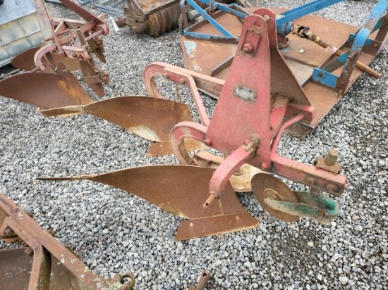 Dearborn 2btm. 3pt. Plow
