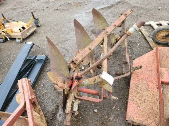 Massey Ferguson 3btm. 3pt. Plow
