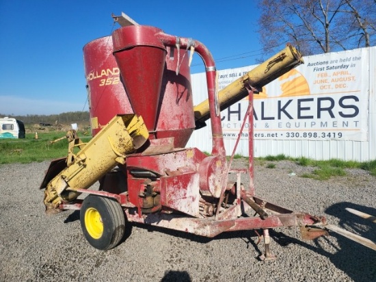 New Holland 352 Grinder Mixer