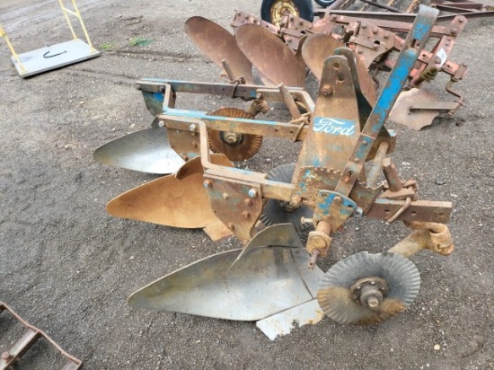 Ford 101 3btm. 3pt. Plow