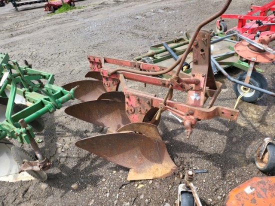 Massey Ferguson 3btm. 3pt. Plow