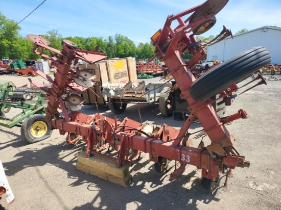 International 133 3pt. Fold Up Cultivator