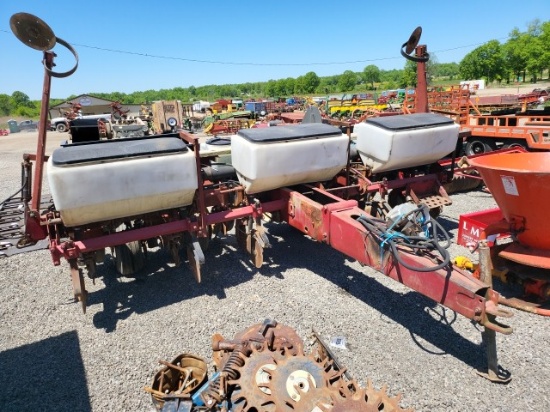 White 5100 6 row Corn Planter