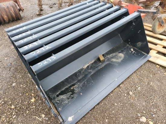 QT Alo 66in. Skidsteer Bucket