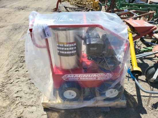Magnum 4000 Hot Pressure Washer/New